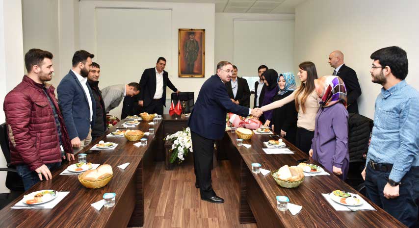 Başkan Kurtulan'dan Alpagutlular Derneği'ne destek 