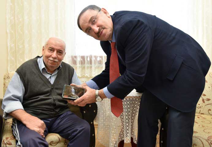 Başkan Kurtulan'dan gazetecilere kutlama