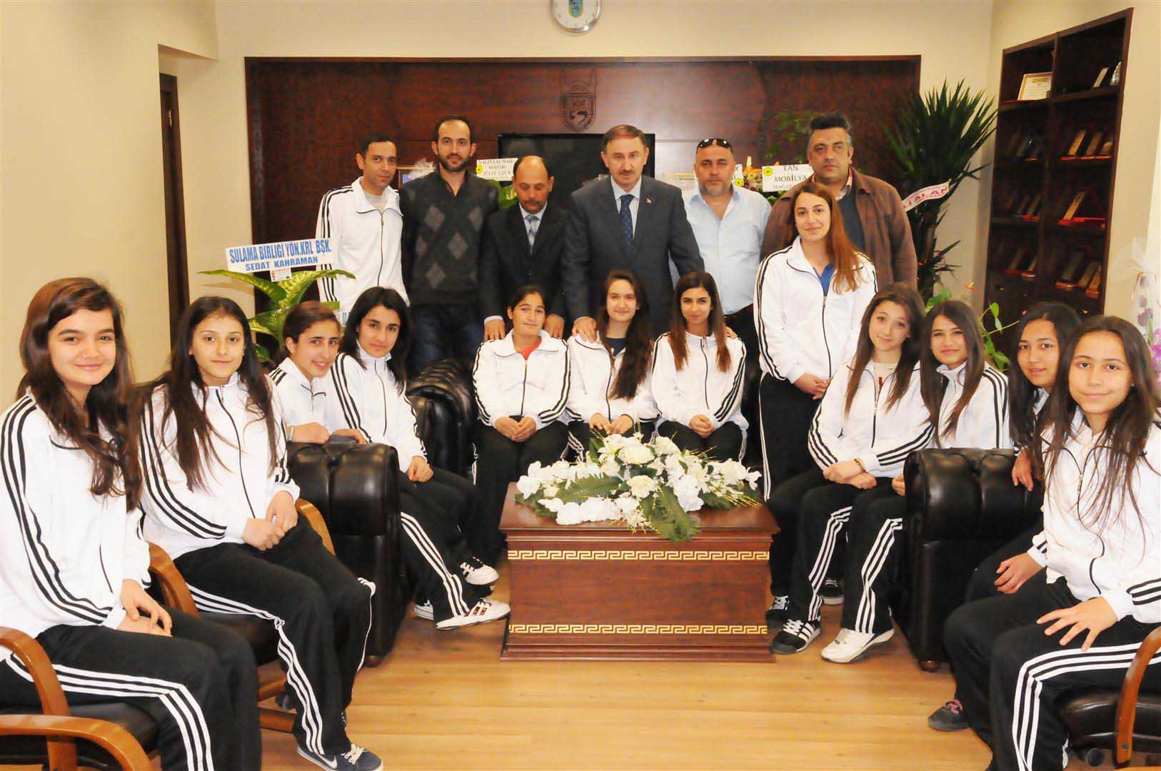 Başkan Kurtulan’dan genç basketbolculara destek 