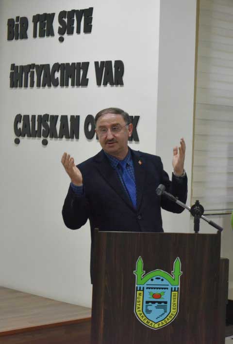 Başkan Kurtulan'dan kadın personele kutlama 