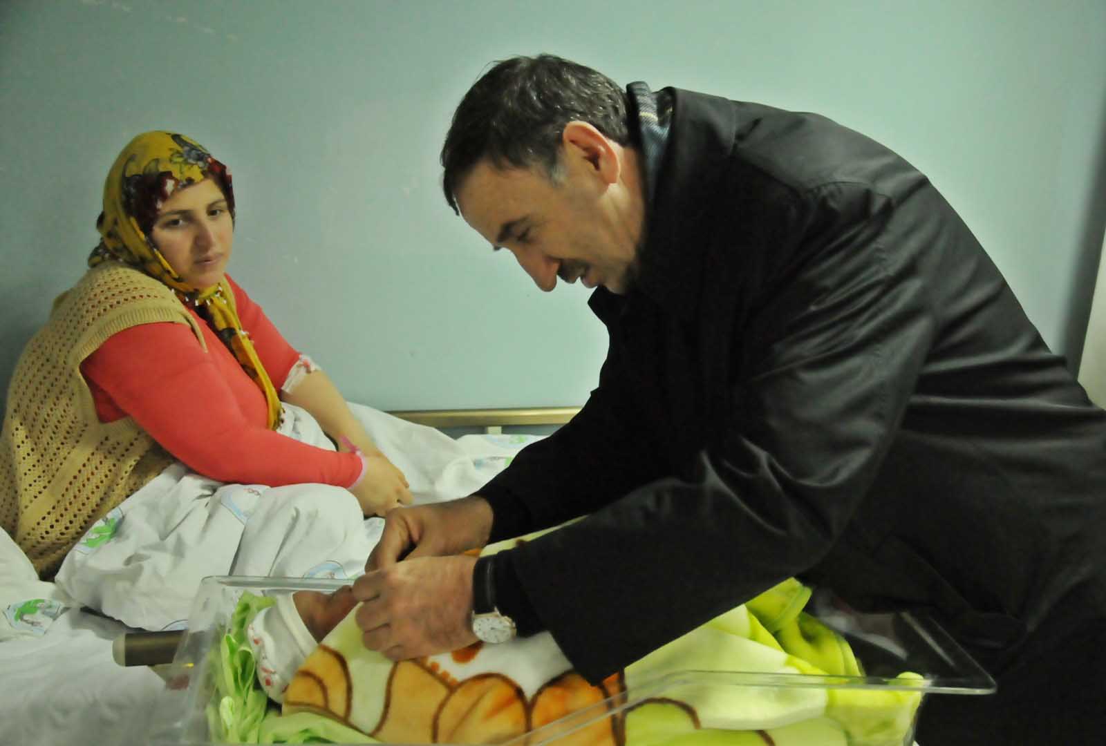 Başkan Kurtulan’dan yeni yılın ilk bebeğine hediye 