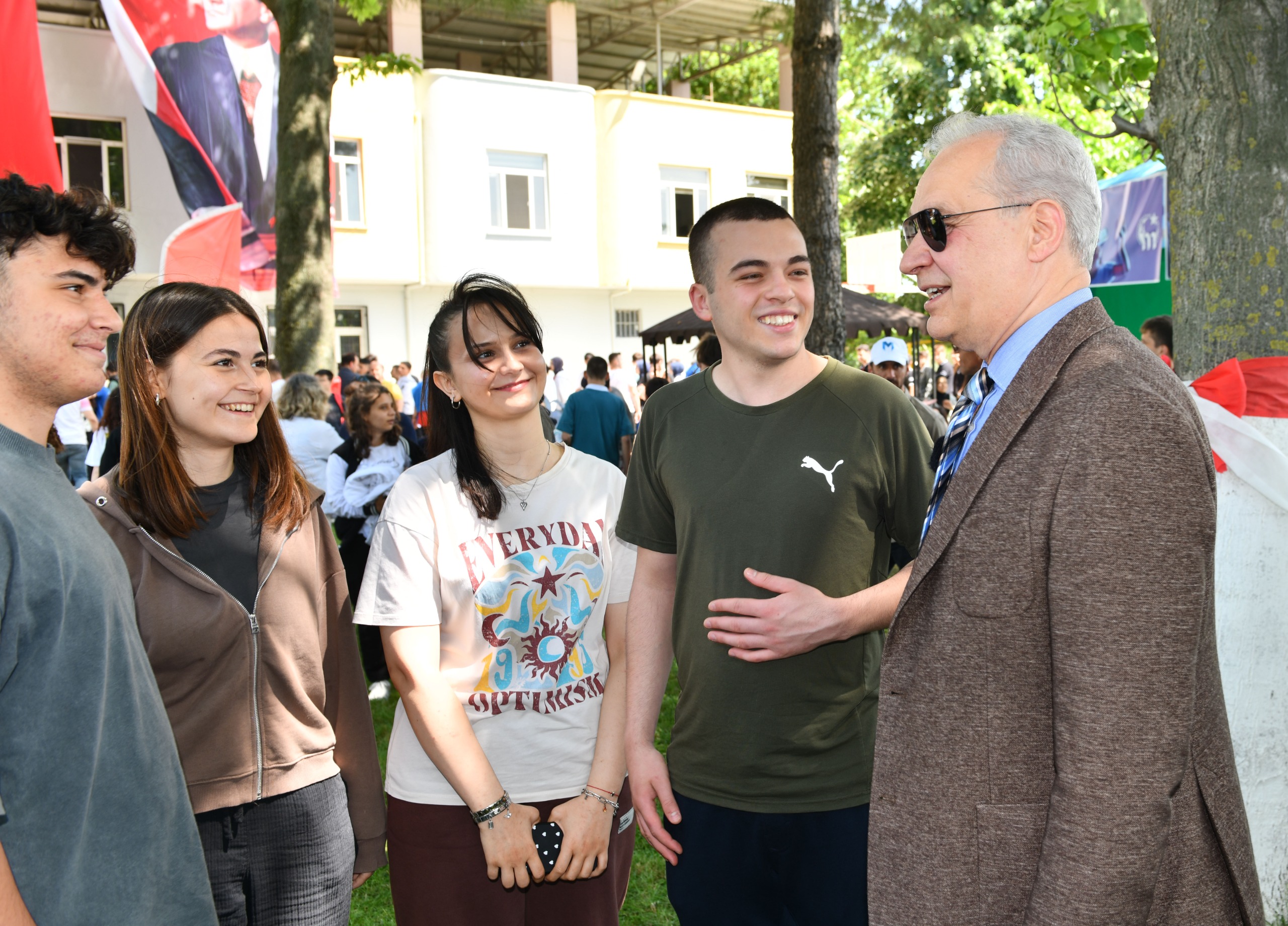 BAŞKAN ŞÜKRÜ ERDEM, GENÇLİK ŞÖLENİNDE GENÇLER İLE BİR ARADA