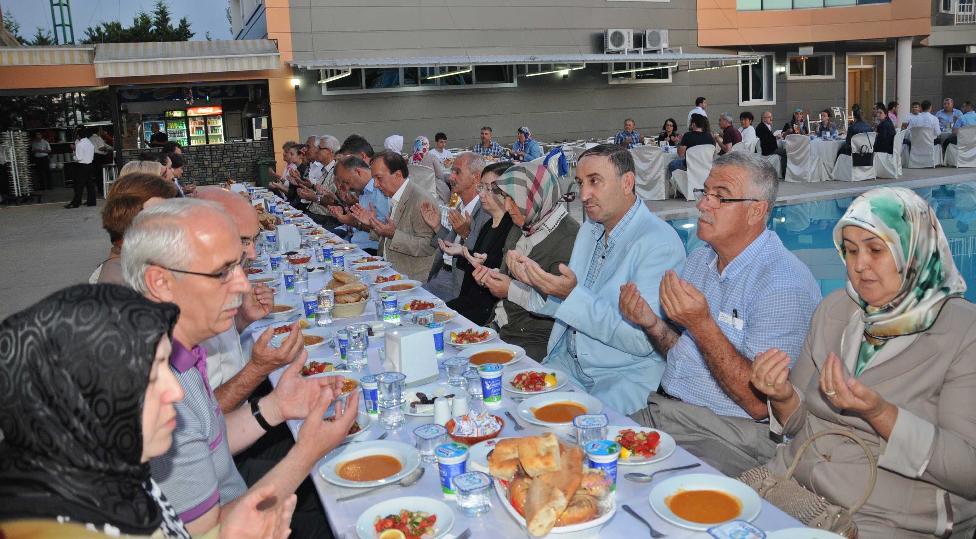 Belediye ailesi iftarda buluştu