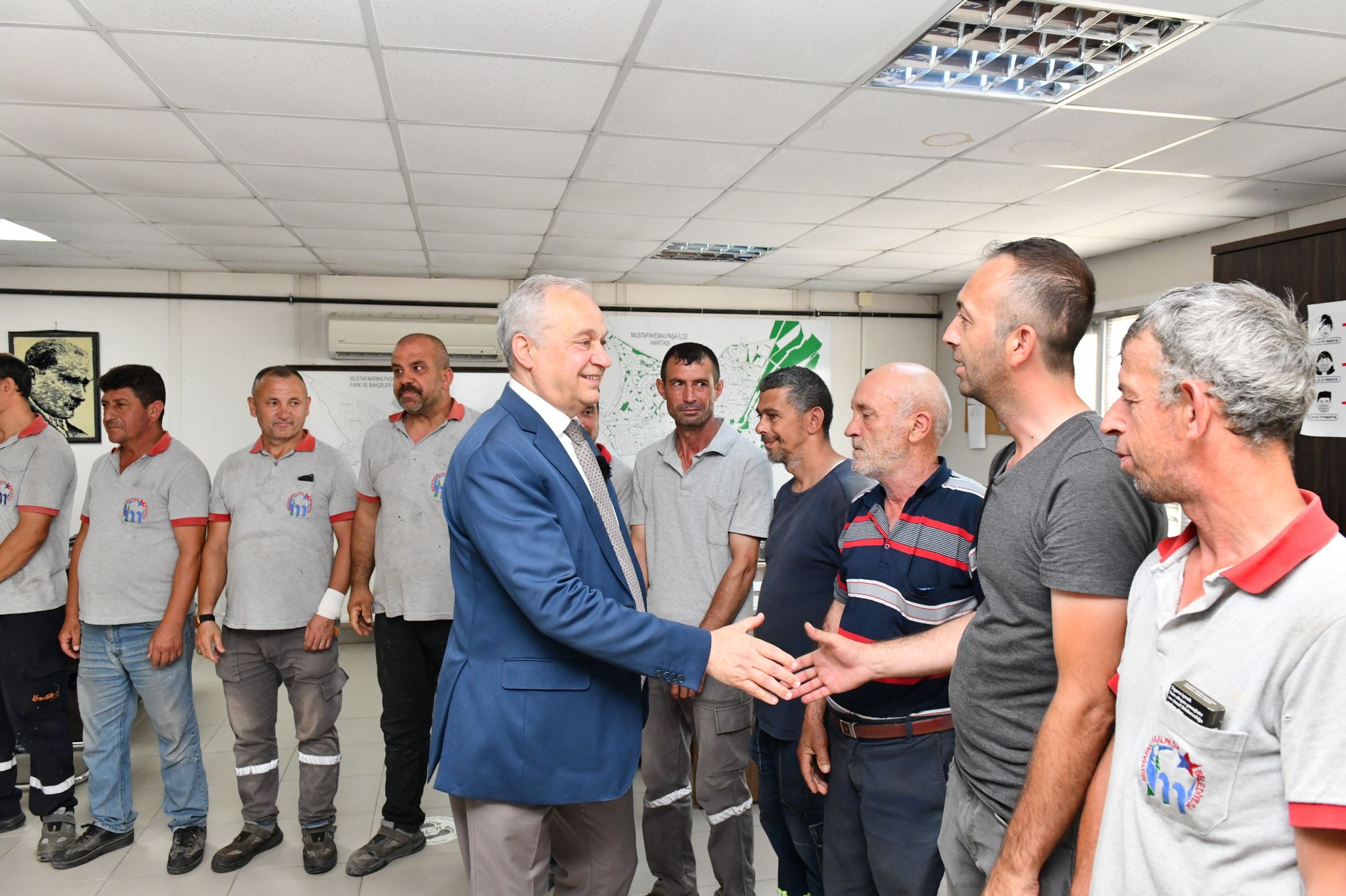 BELEDİYE BAŞKANIMIZ ŞÜKRÜ ERDEM, MESAİ ARKADAŞLARIYLA BAYRAMLAŞTI  