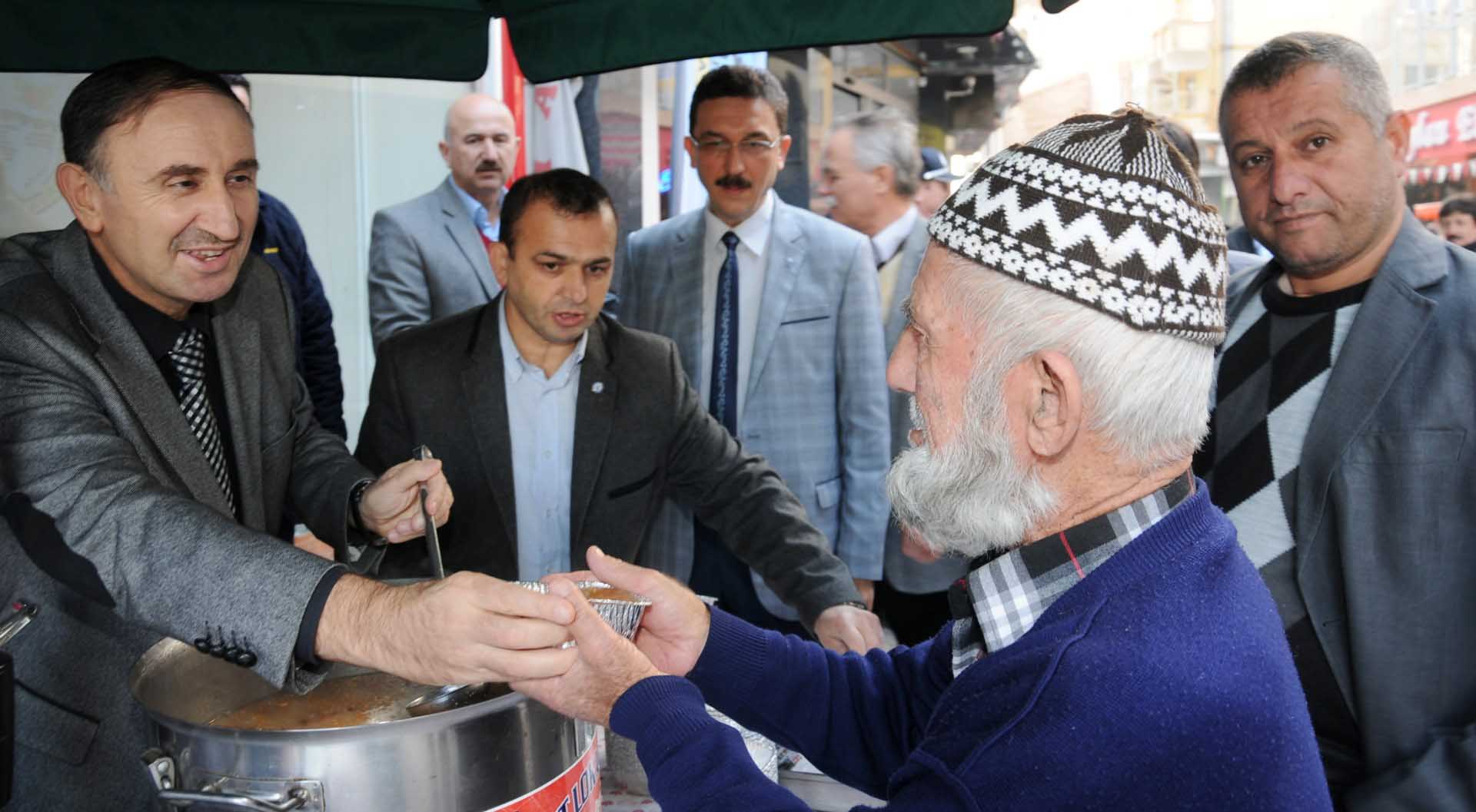 Belediye’den 3 bin kişiye aşure ikramı 