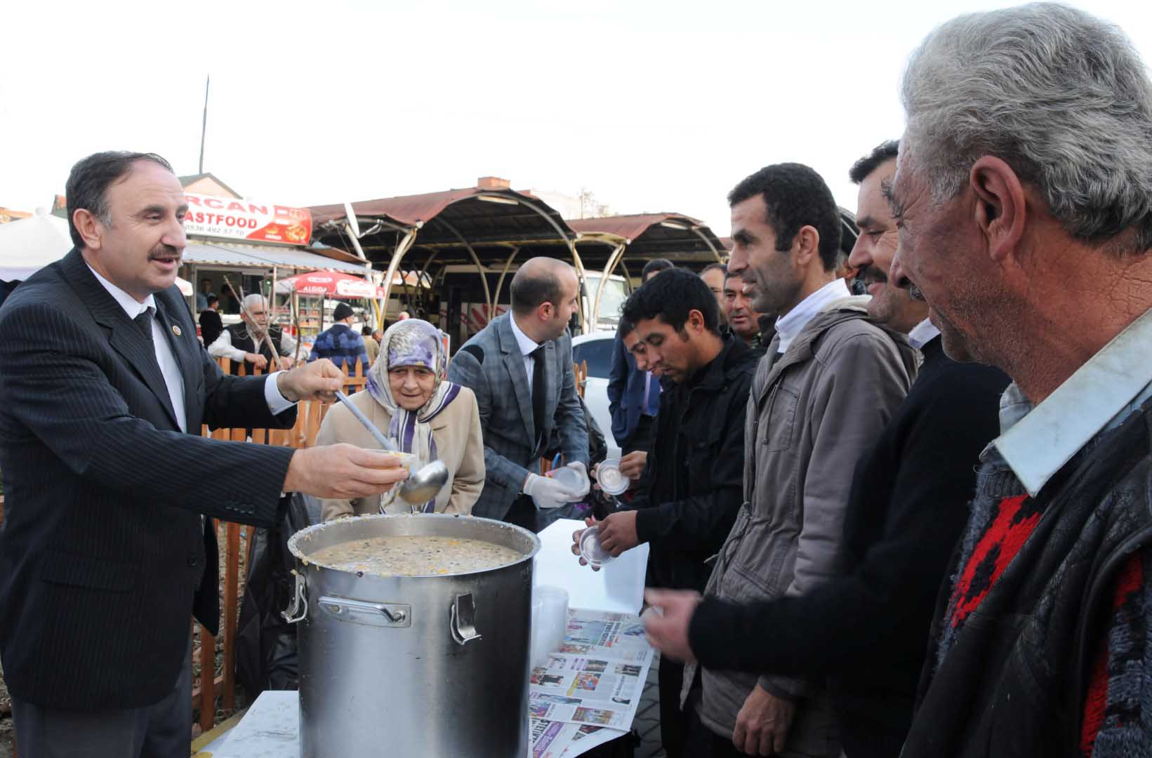 Belediye’den aşure ikramı 