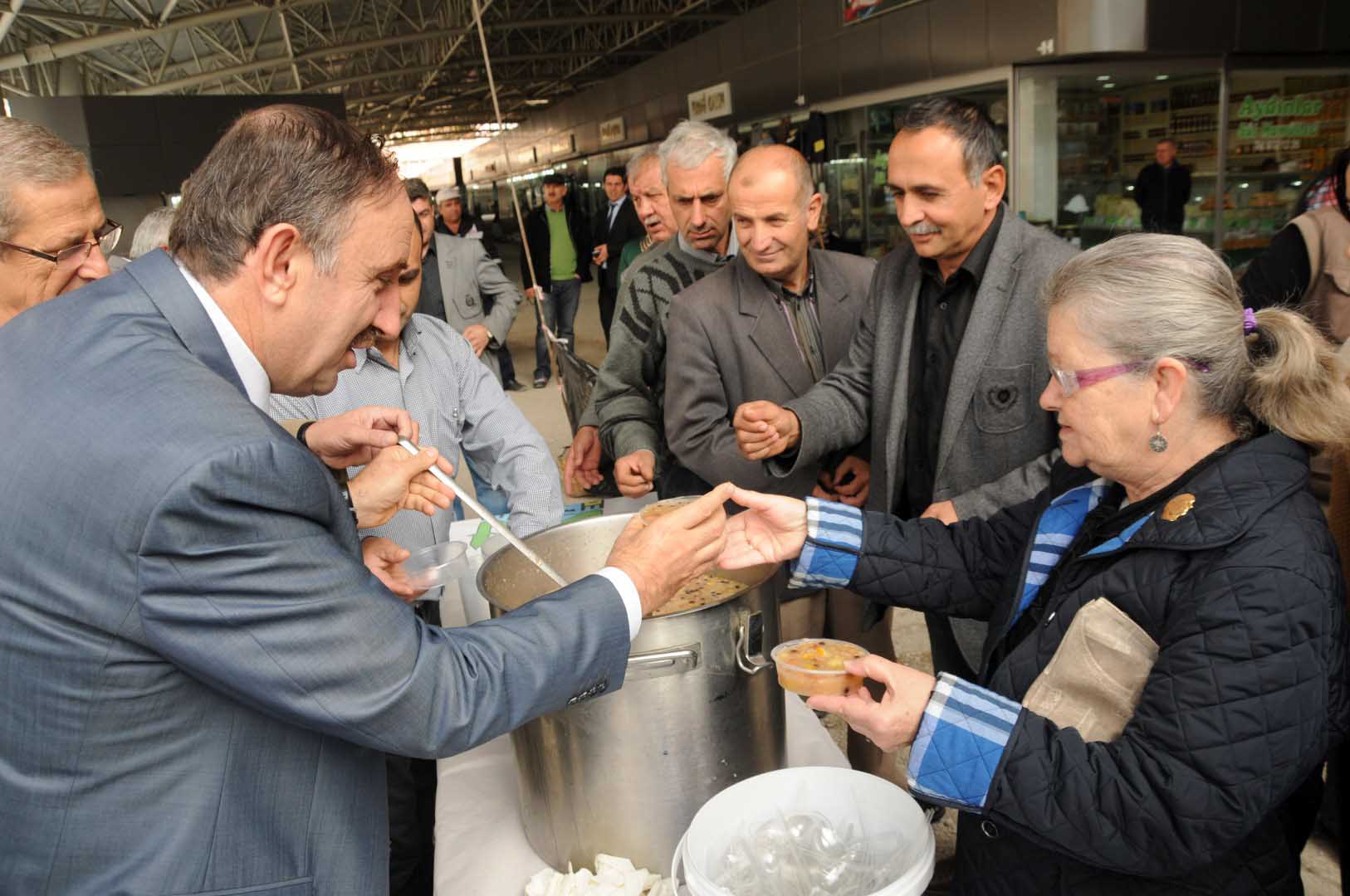 Belediye’den geleneksel aşure ikramı 