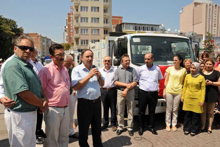 Belediye'ye çöp kamyonu desteği