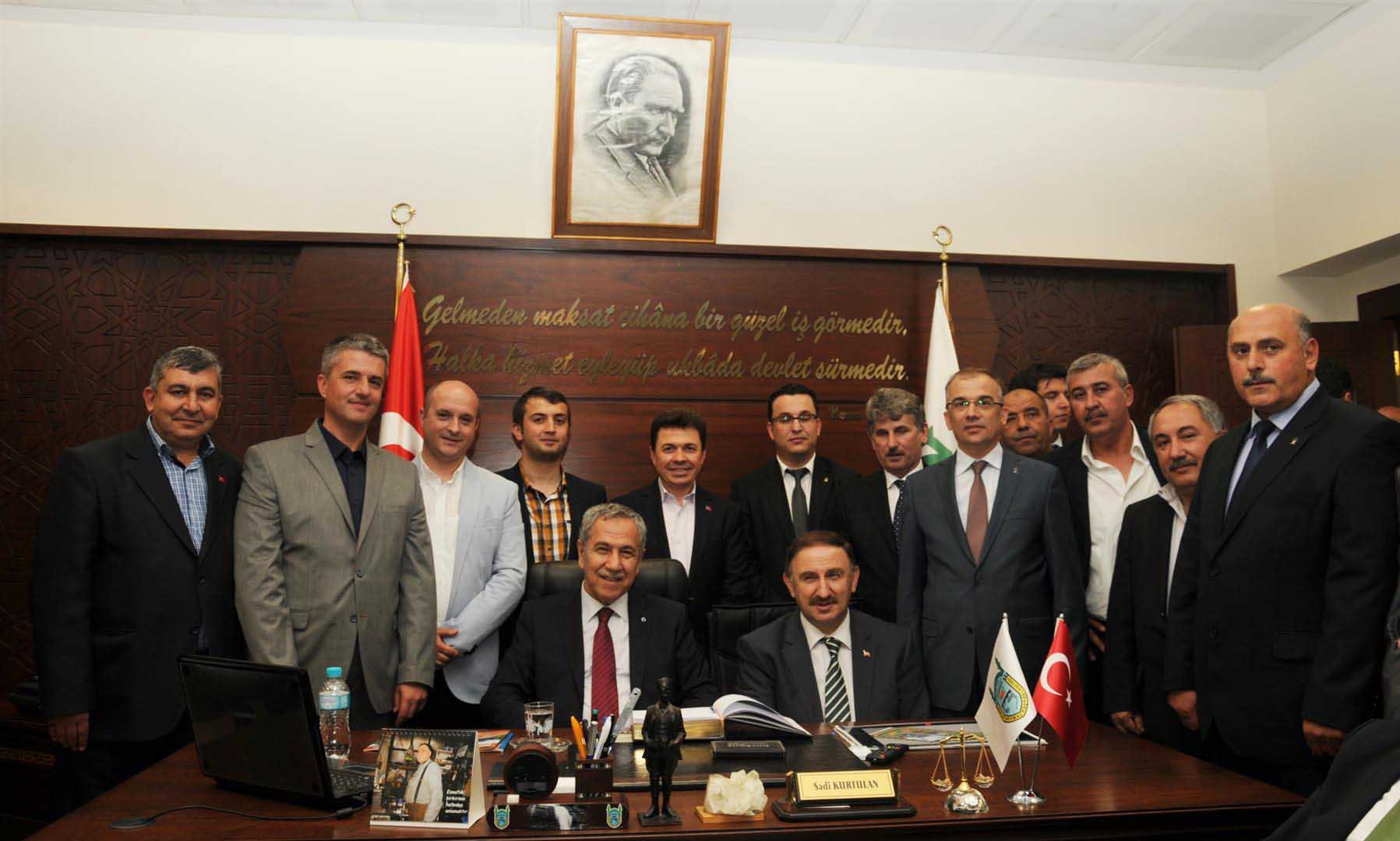 Bülent Arınç’tan Başkan Kurtulan’a tebrik ziyareti