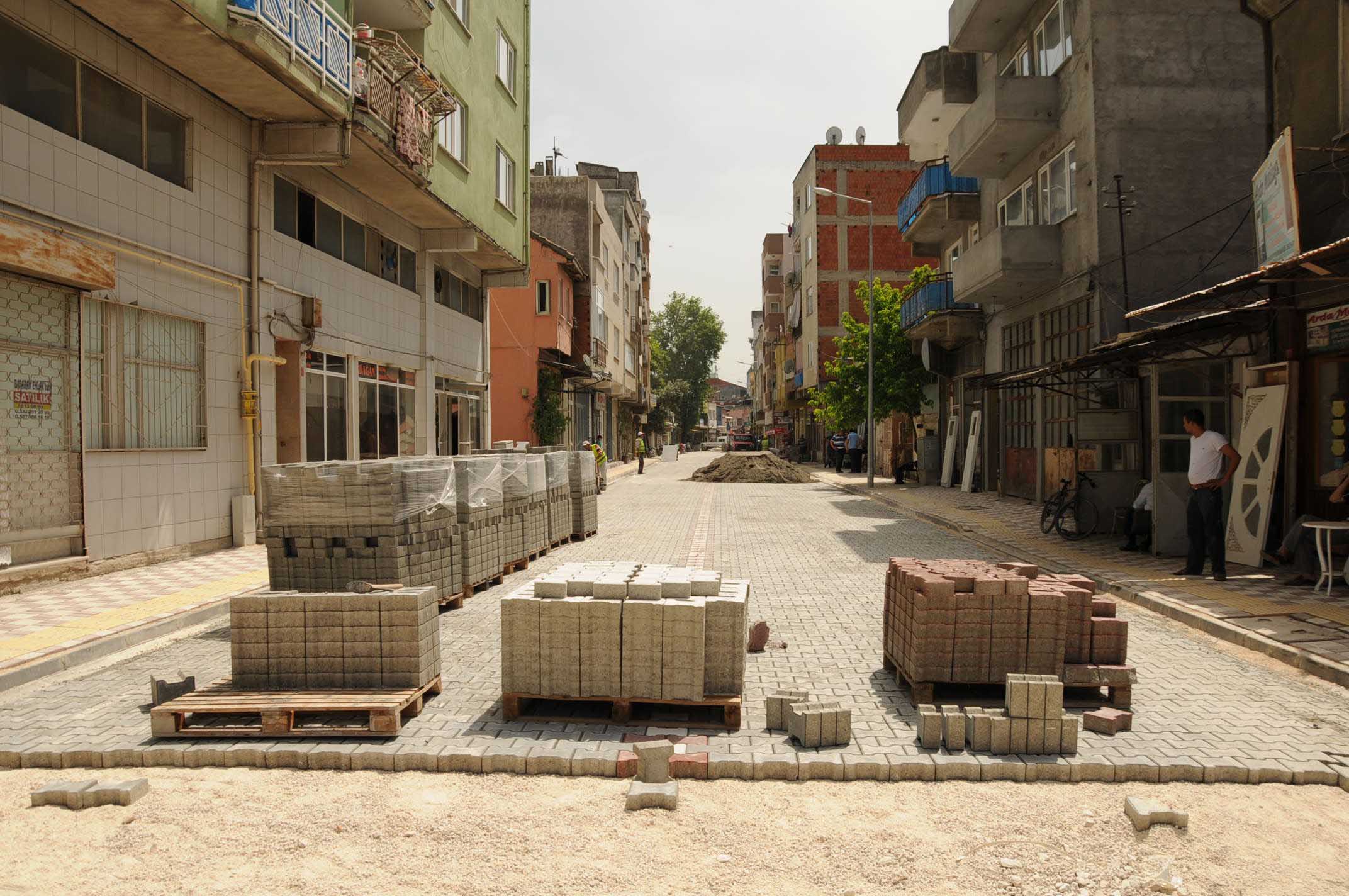 Cadde ve sokaklar parke taşına kavuşuyor