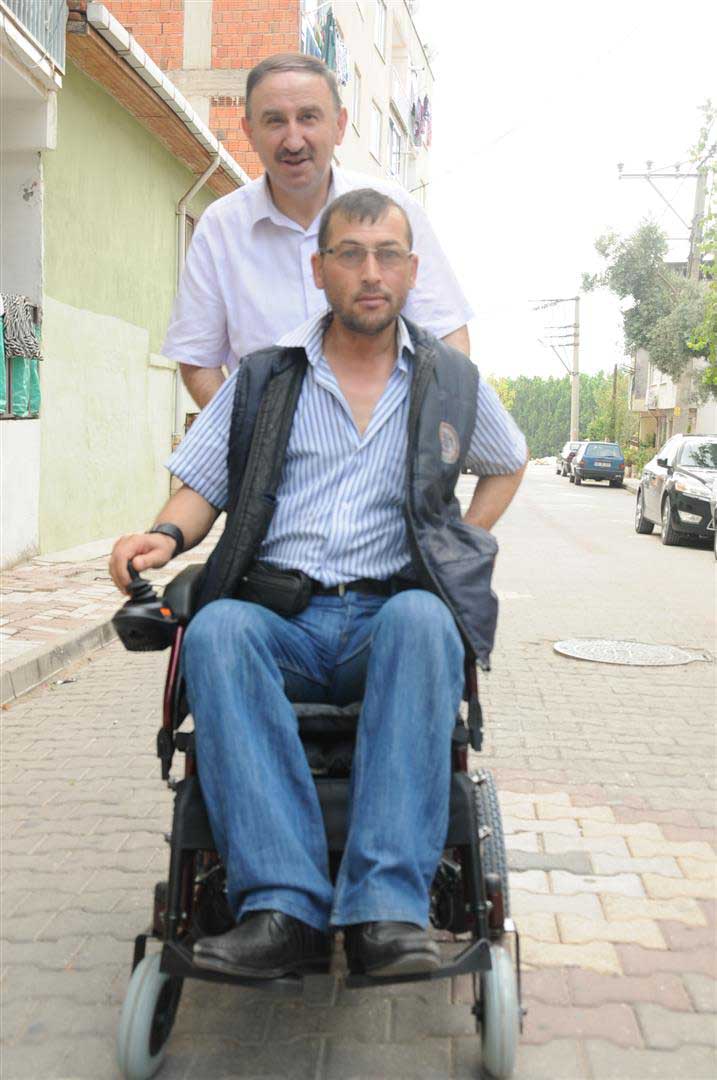 Engelliler akülü sandalyelerine kavuştu 