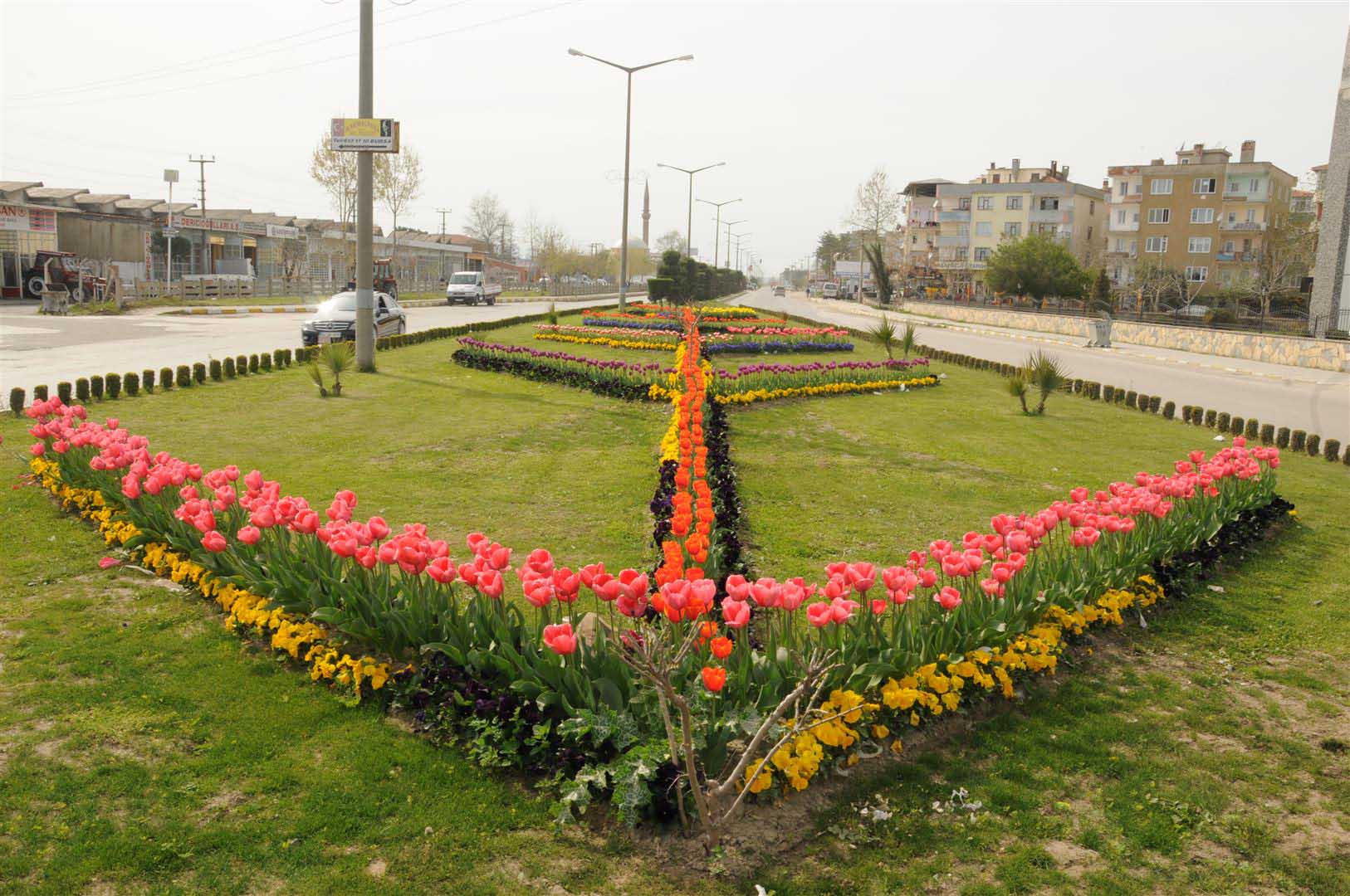 Mustafakemalpaşa çiçek açtı