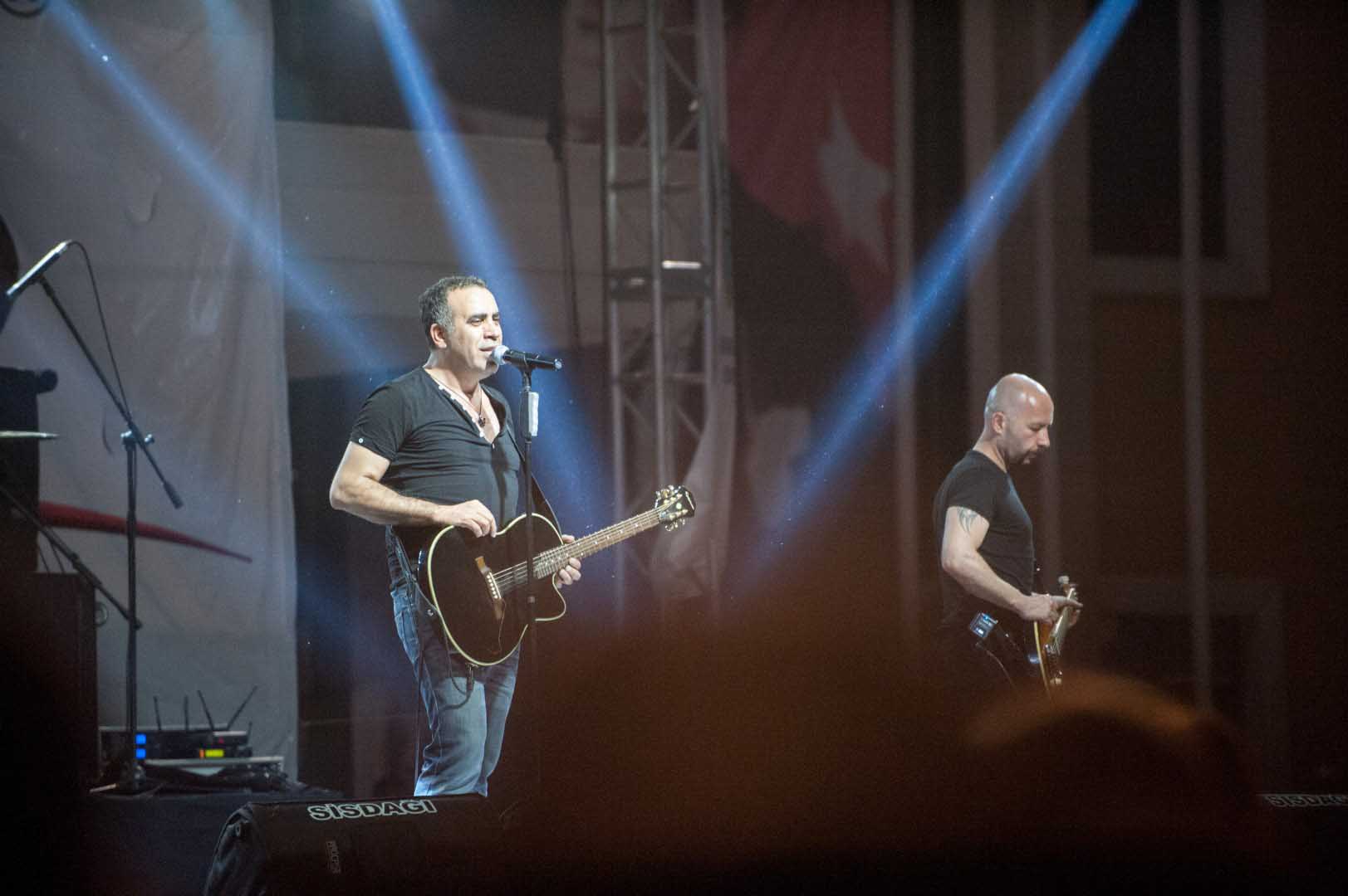 Mustafakemalpaşa Haluk Levent’le coştu 