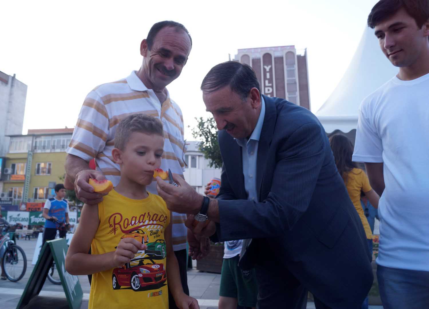 Mustafakemalpaşa’da Şeftali Hasadı Festivali 