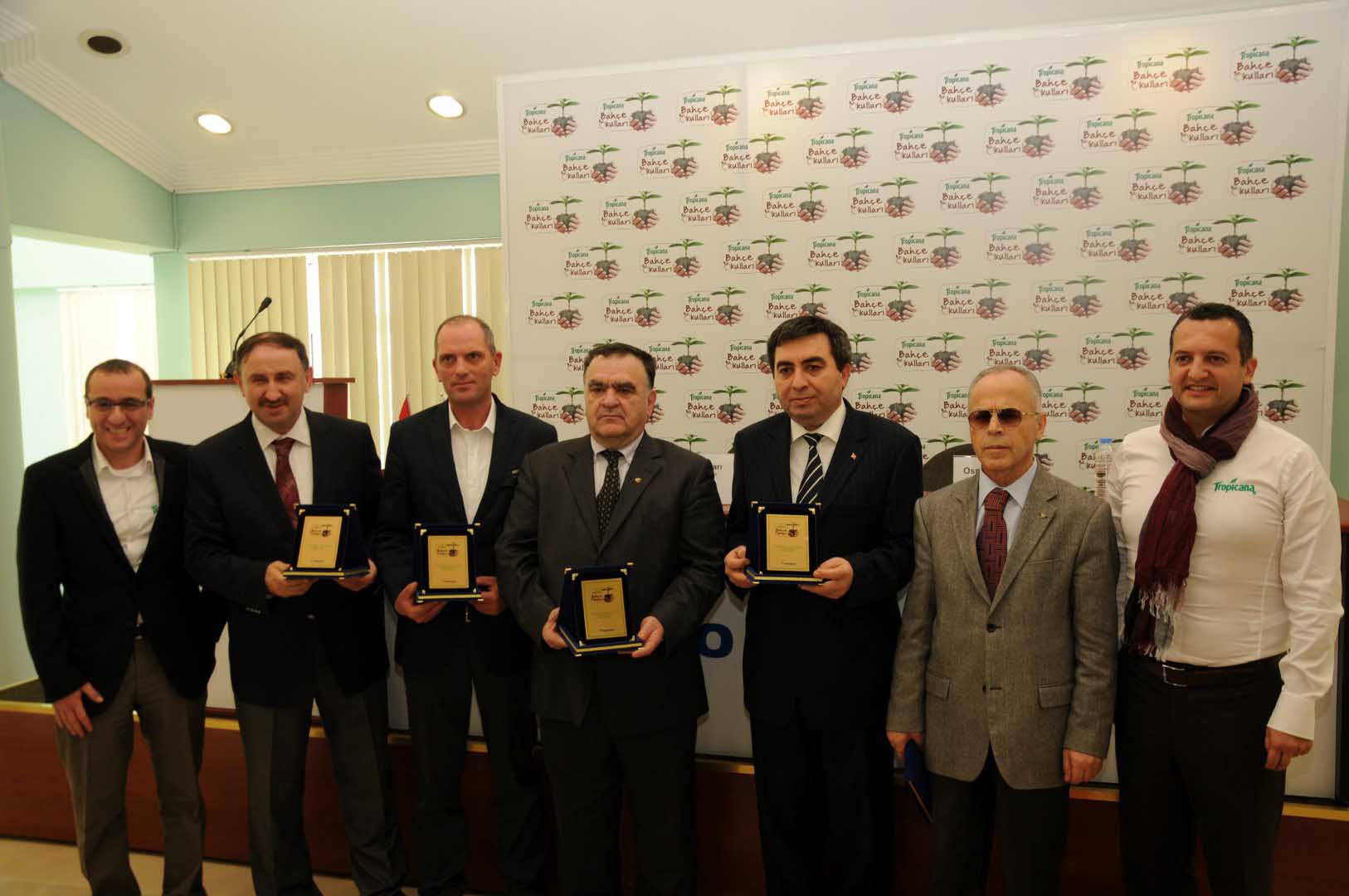 Mustafakemalpaşalı meyvecilere bilinçli üretim projesi 