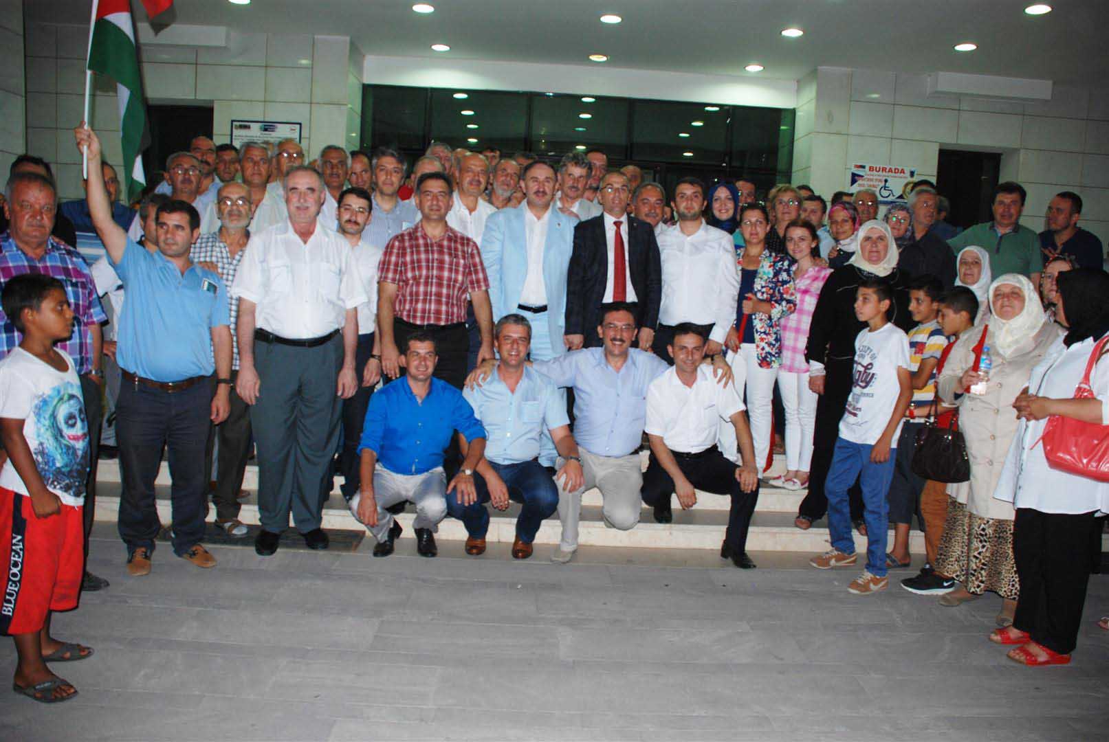 Seçim zaferine coşkulu kutlama 