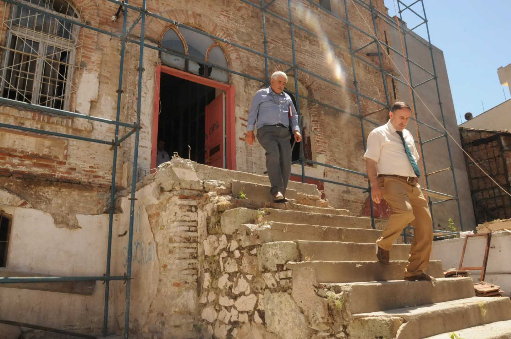 Taş Mektep ayağa kalkıyor 