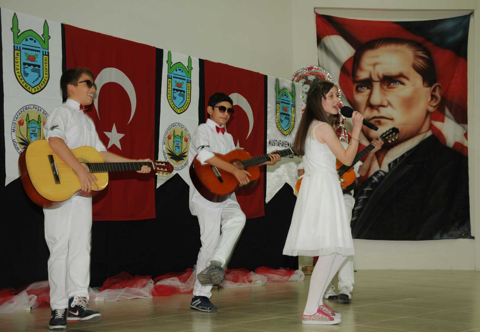 Uğur Böcekleri’nden ‘Cumhuriyet Müzikali’
