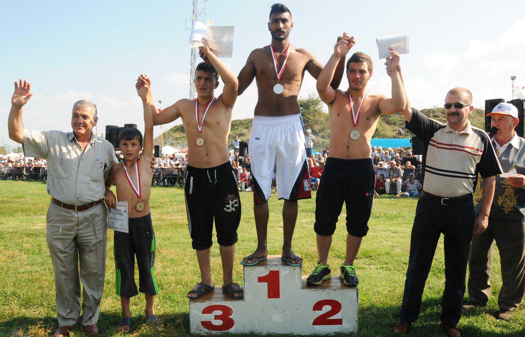 Yalıntaş er meydanında zafer Yeşil Yeşil’in